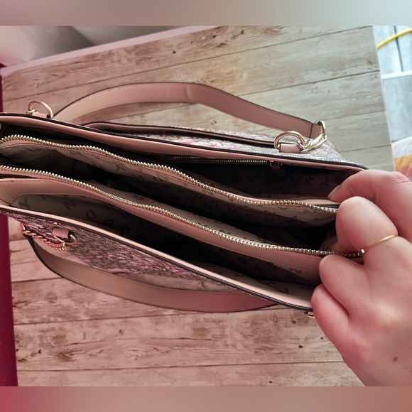 DKNY bag - Picture 6 of 8